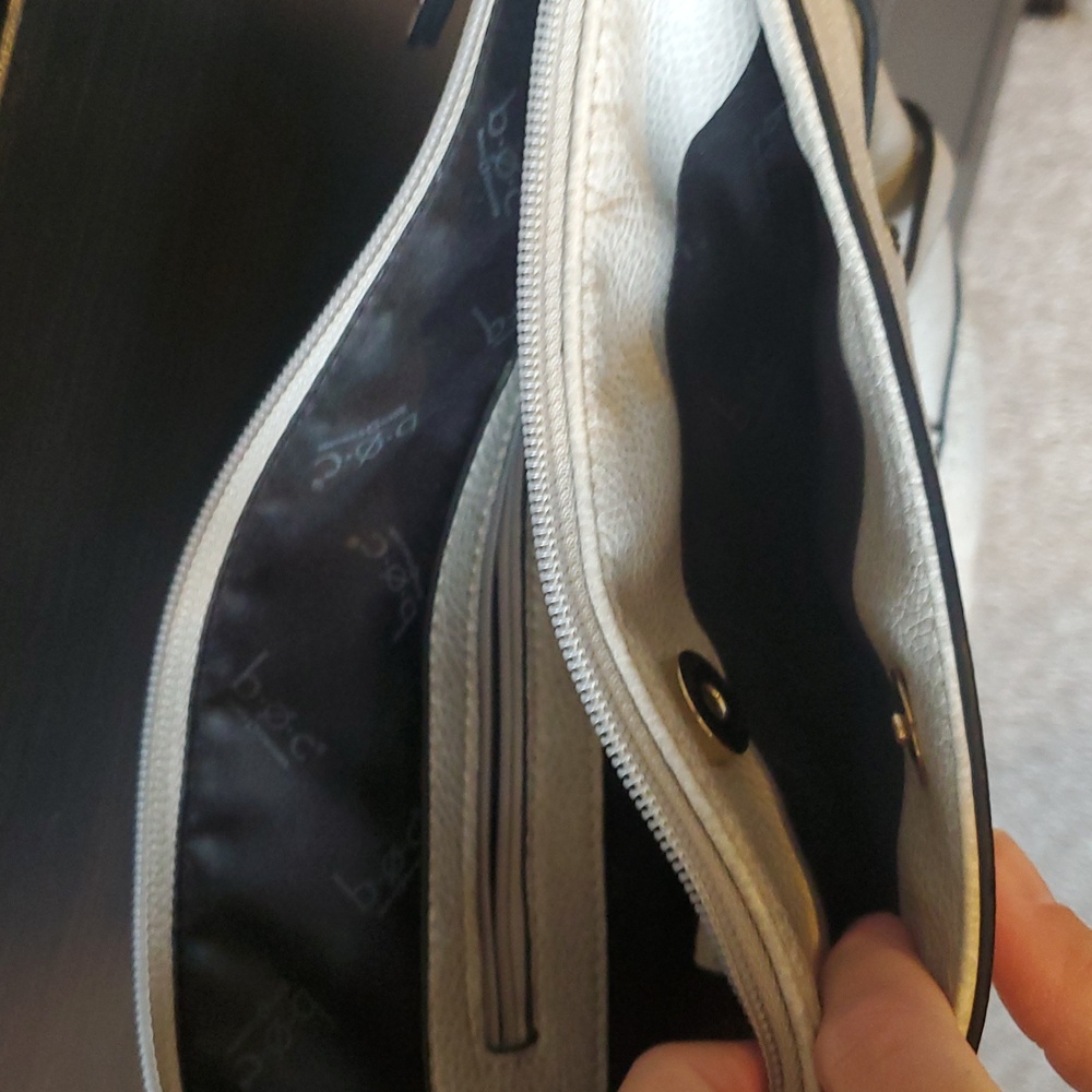 b.o.c Cross Body Purse - Picture 3 of 8